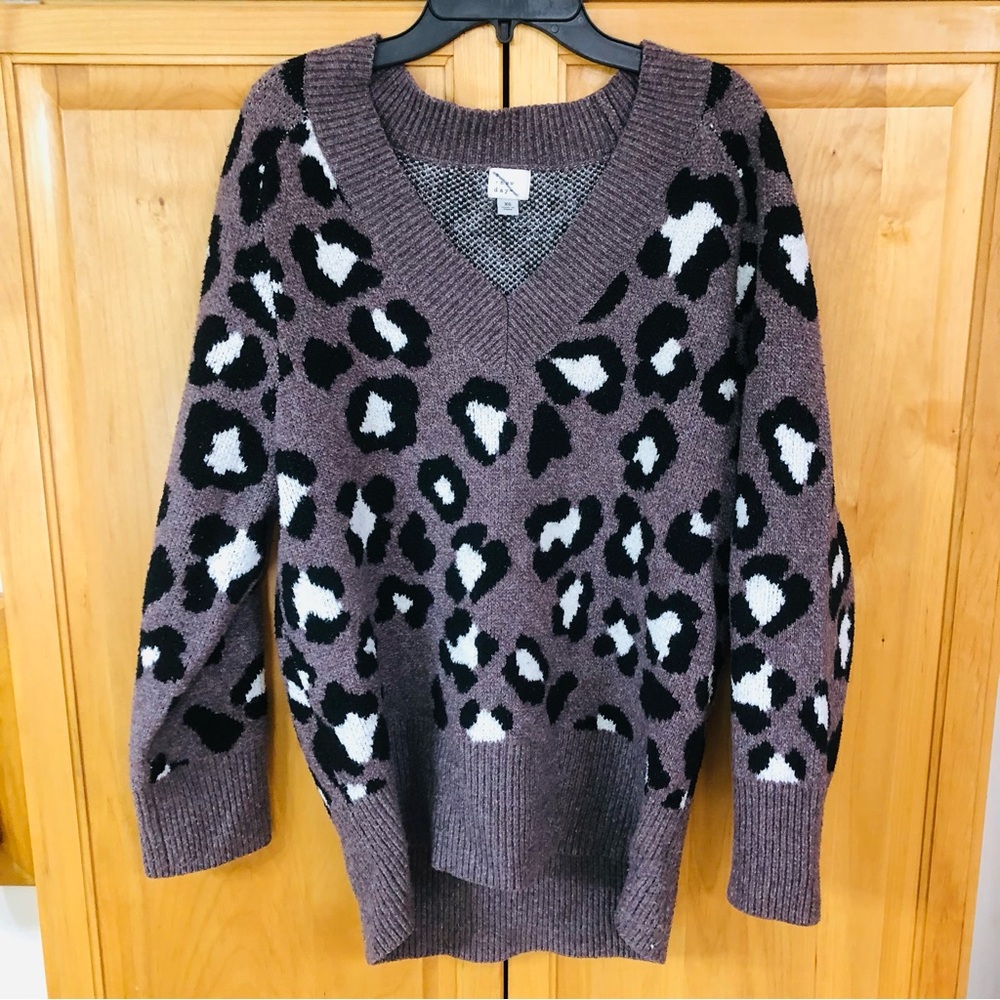 a new day Mauve Leopard V-Neck Sweater with Black and White Spots